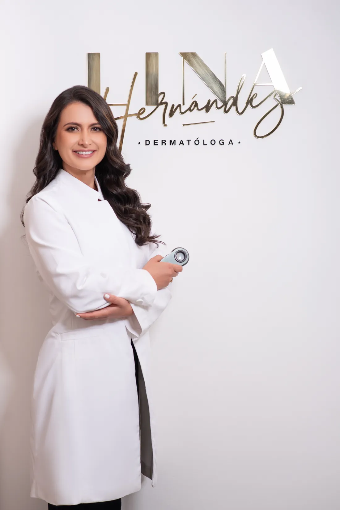 La Dra. Lina Hernández Lemus, dermatóloga, en su consultorio de Ibagué